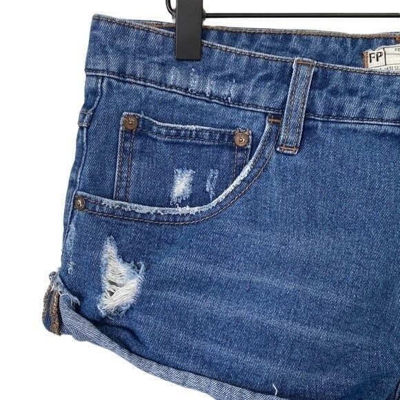 Free People Irreplaceable Cut Off Shorts Distressed Fray - Picture 2 of 12